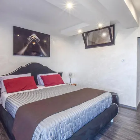 Lovely Apartment In Palmi דירה פאלמי