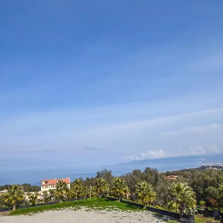 Lovely Apartment In Palmi Апартаменты